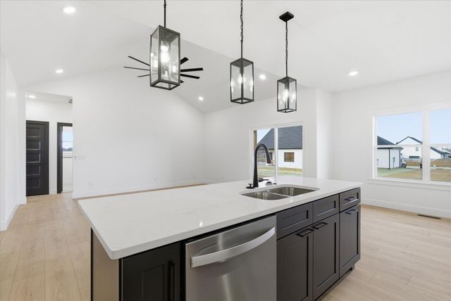 1371 N Collins Drive, Republic, MO 65738