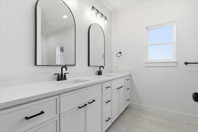 1371 N Collins Drive, Republic, MO 65738