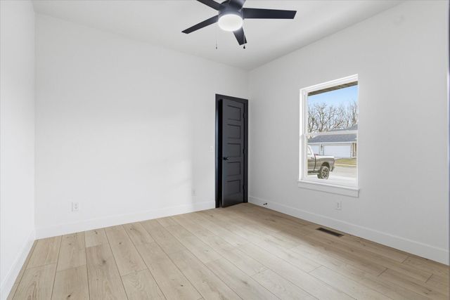 1371 N Collins Drive, Republic, MO 65738