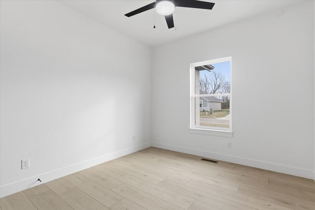 1371 N Collins Drive, Republic, MO 65738