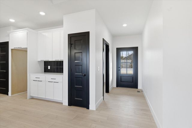 1371 N Collins Drive, Republic, MO 65738