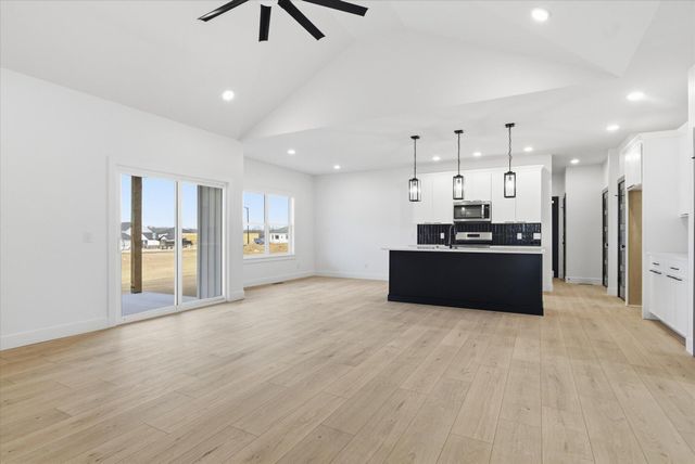 1371 N Collins Drive, Republic, MO 65738