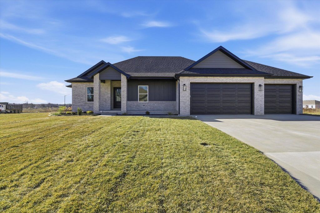 1371 N Collins Drive, Republic, MO 65738