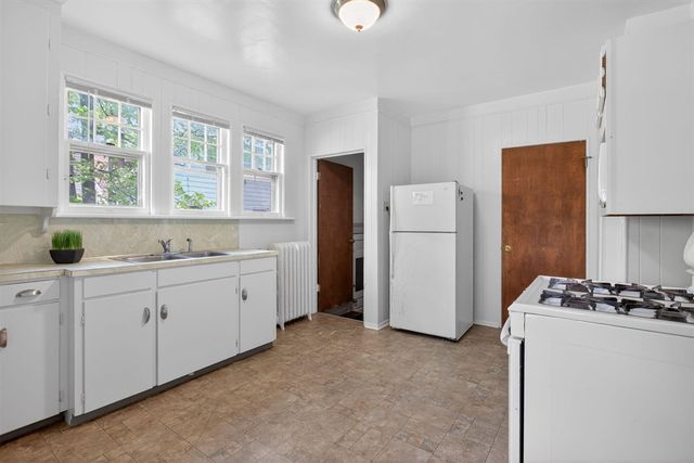 302 Ellery Avenue, Jackson, MI 49201