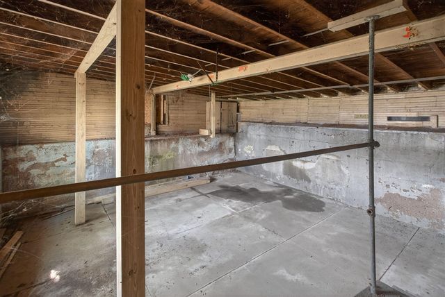 302 Ellery Avenue, Jackson, MI 49201