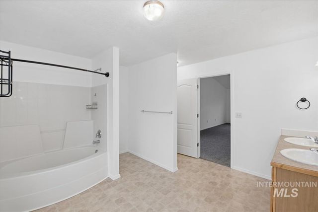 9553 W Trestlewood Dr, Boise, ID 83709