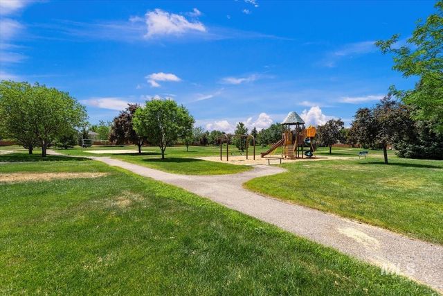 9553 W Trestlewood Dr, Boise, ID 83709