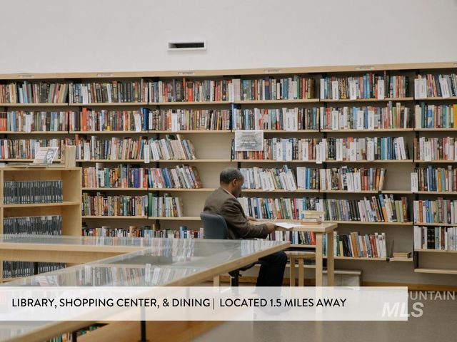 9553 W Trestlewood Dr, Boise, ID 83709