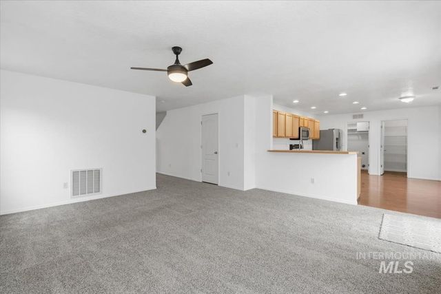 9553 W Trestlewood Dr, Boise, ID 83709