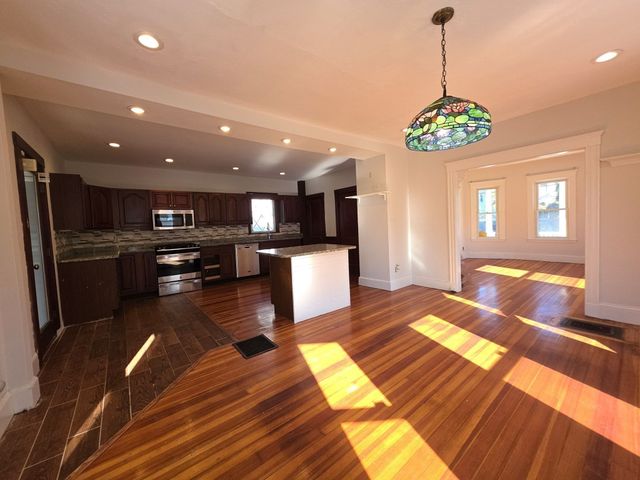 35 Ruskindale Rd, Boston, MA 02136