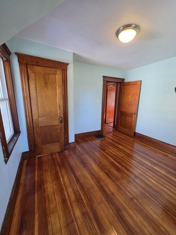 35 Ruskindale Rd, Boston, MA 02136
