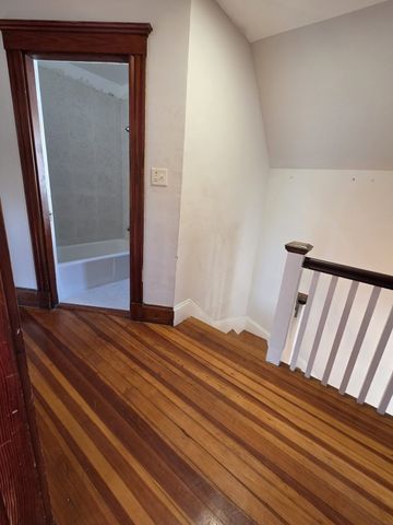 35 Ruskindale Rd, Boston, MA 02136