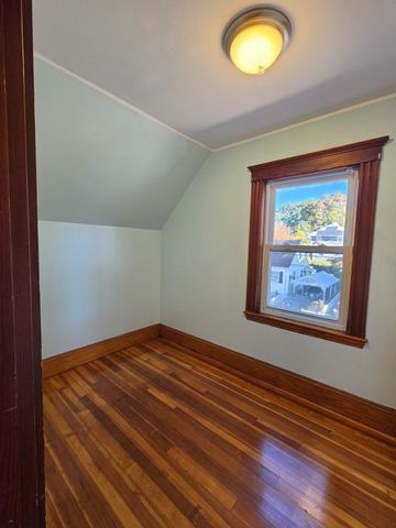 35 Ruskindale Rd, Boston, MA 02136