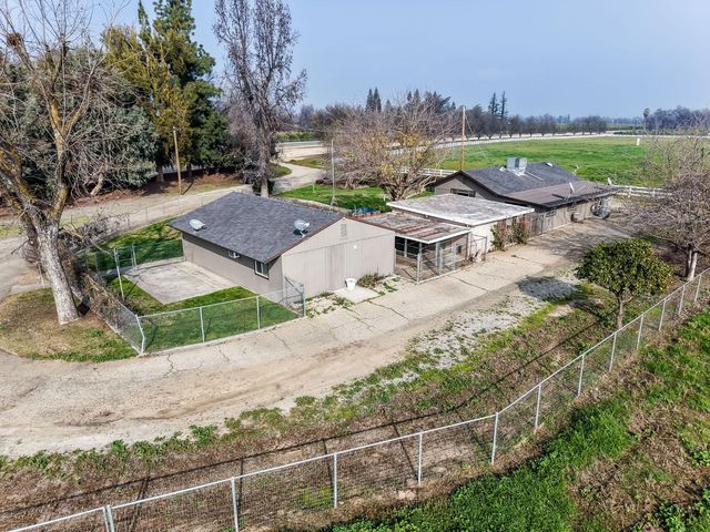 17281 E Belmont Avenue, Sanger, CA 93657