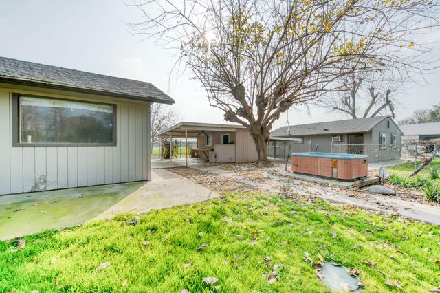 17281 E Belmont Avenue, Sanger, CA 93657