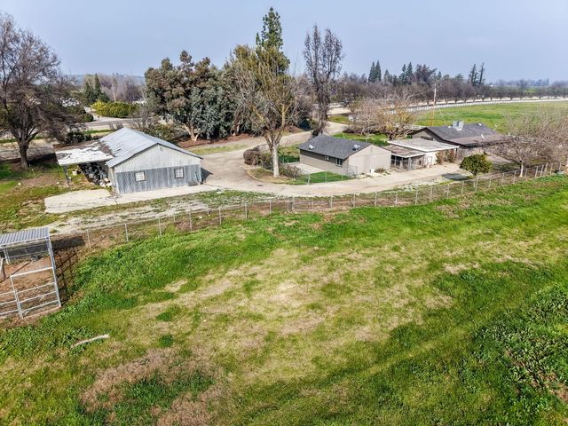 17281 E Belmont Avenue, Sanger, CA 93657