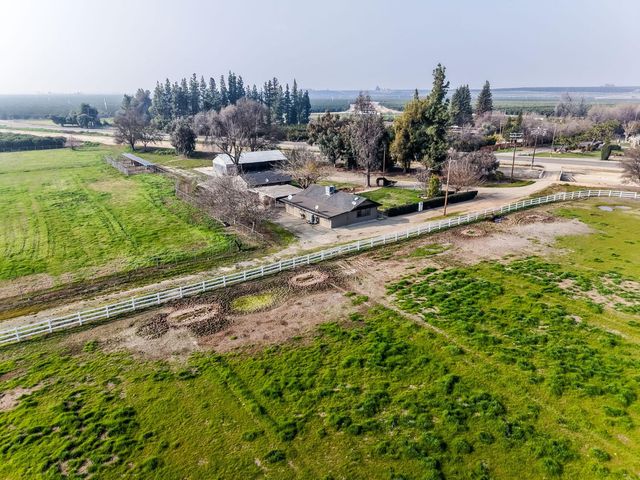17281 E Belmont Avenue, Sanger, CA 93657