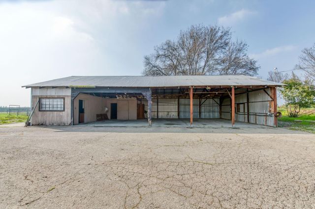 17281 E Belmont Avenue, Sanger, CA 93657