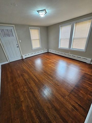 39 Lake St, Webster, MA 01570