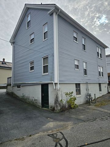 39 Lake St, Webster, MA 01570