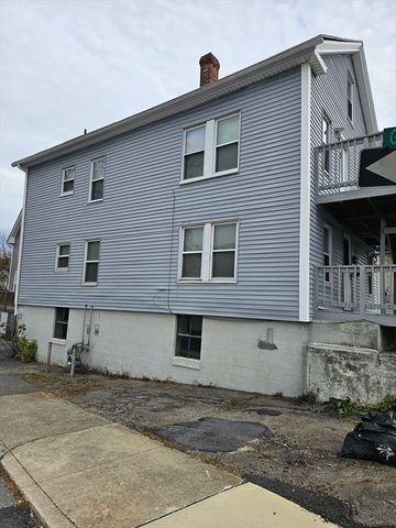 39 Lake St, Webster, MA 01570