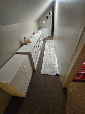 39 Lake St, Webster, MA 01570