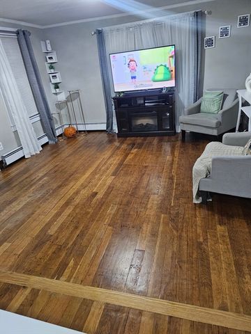 39 Lake St, Webster, MA 01570