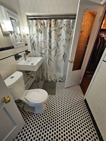 39 Lake St, Webster, MA 01570