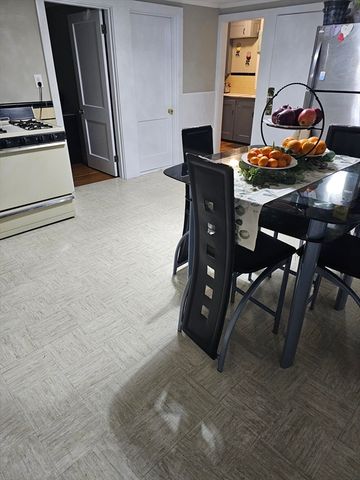 39 Lake St, Webster, MA 01570