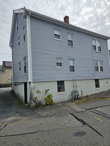 39 Lake St, Webster, MA 01570