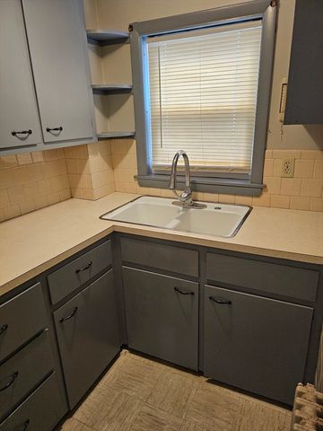 39 Lake St, Webster, MA 01570