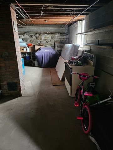 39 Lake St, Webster, MA 01570