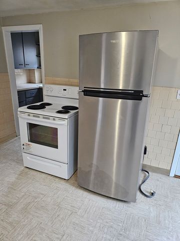 39 Lake St, Webster, MA 01570