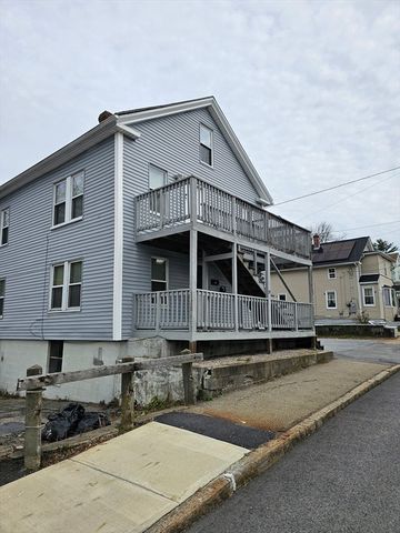39 Lake St, Webster, MA 01570