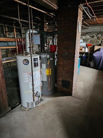 39 Lake St, Webster, MA 01570