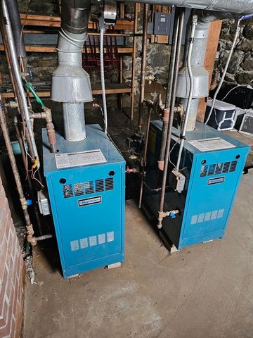 39 Lake St, Webster, MA 01570