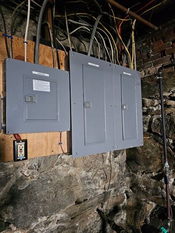 39 Lake St, Webster, MA 01570