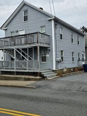 39 Lake St, Webster, MA 01570