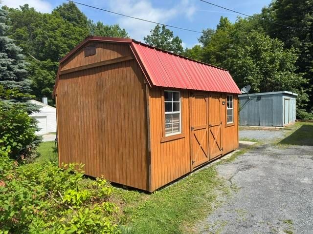60 Tori Lane, Bennington, VT 05201