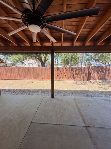402 N Race Street, Tioga, TX 76271