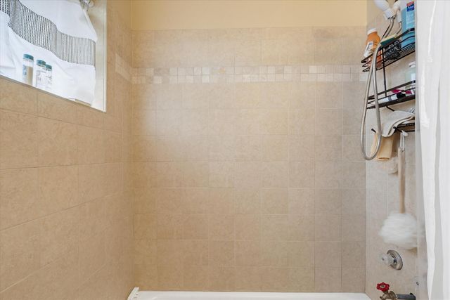 4921 Mcglashan St, Sacramento, CA 95820