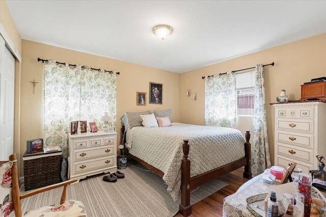 4921 Mcglashan St, Sacramento, CA 95820