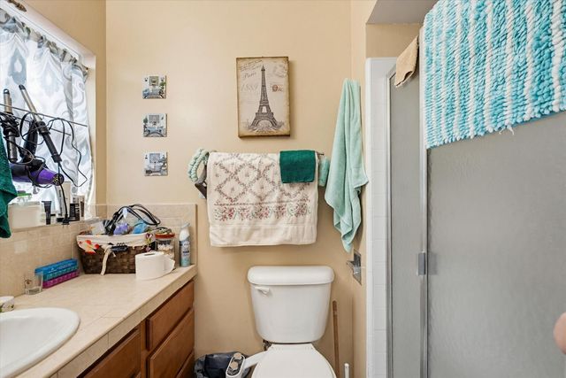 4921 Mcglashan St, Sacramento, CA 95820