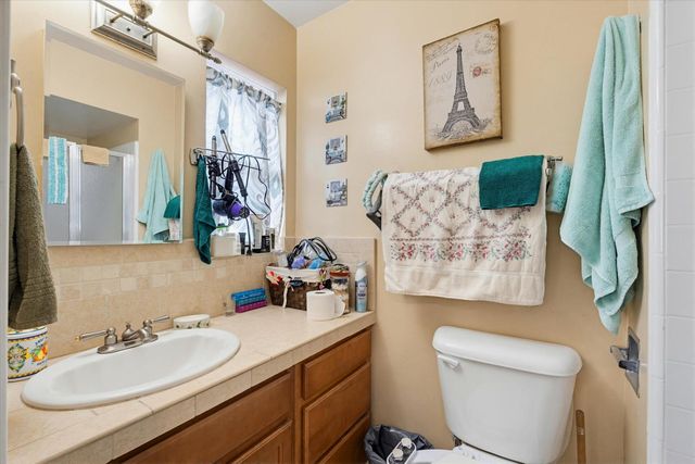 4921 Mcglashan St, Sacramento, CA 95820