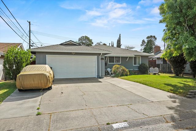 4921 Mcglashan St, Sacramento, CA 95820