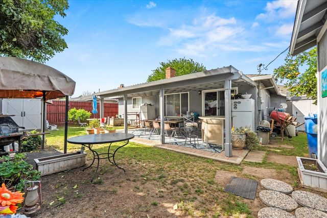 4921 Mcglashan St, Sacramento, CA 95820