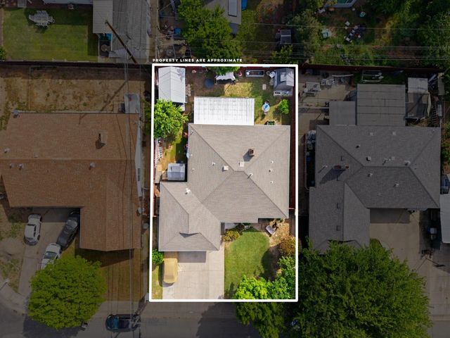 4921 Mcglashan St, Sacramento, CA 95820