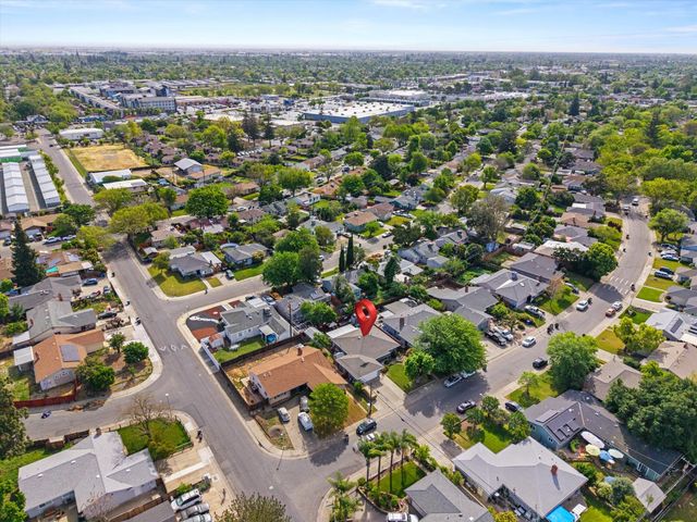 4921 Mcglashan St, Sacramento, CA 95820