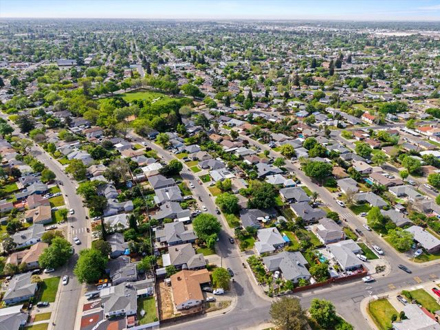 4921 Mcglashan St, Sacramento, CA 95820