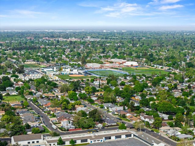 4921 Mcglashan St, Sacramento, CA 95820